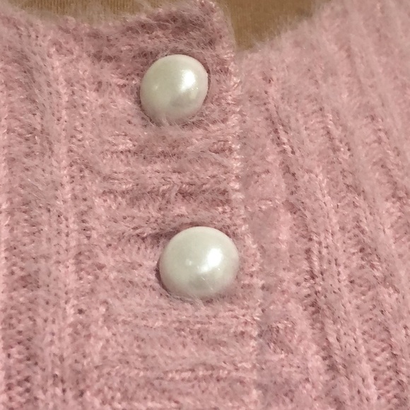Francesca’s Collection Cropped Sweater Size Small Fuzzy Eyelash Pink Pearl - Picture 4 of 9